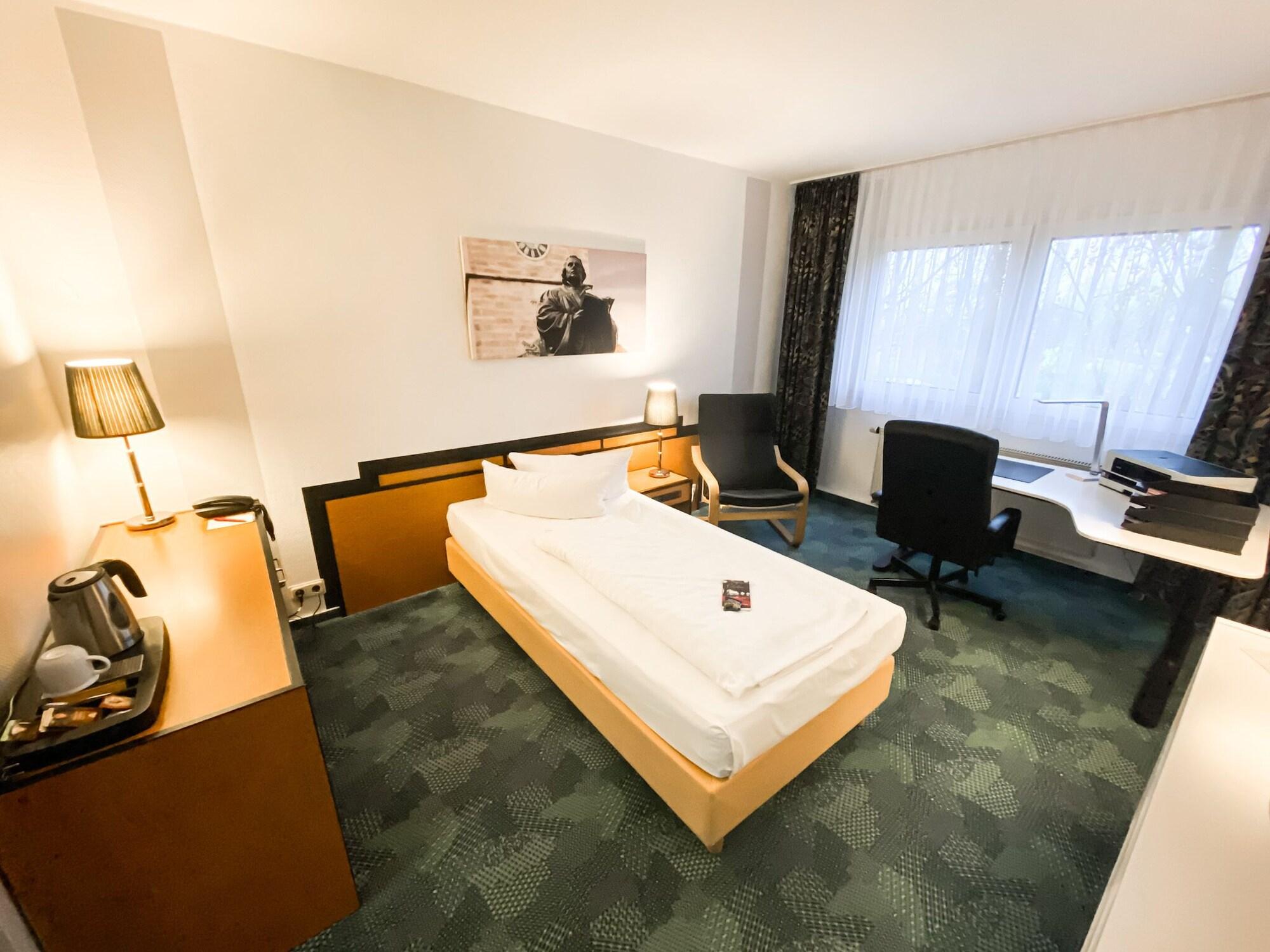Airport Hotel Erfurt Exterior photo
